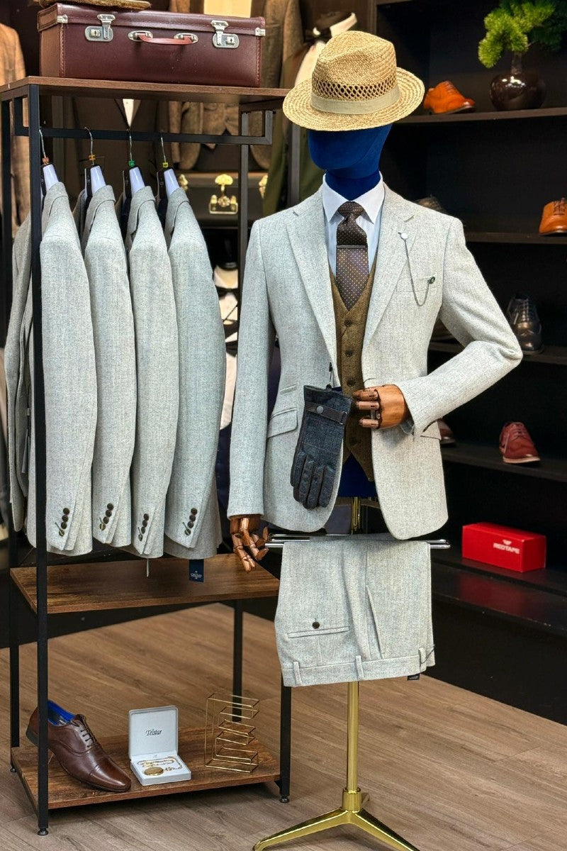 Thomas Pearl 2 Piece Suit With Thomas Brown Waistcoat