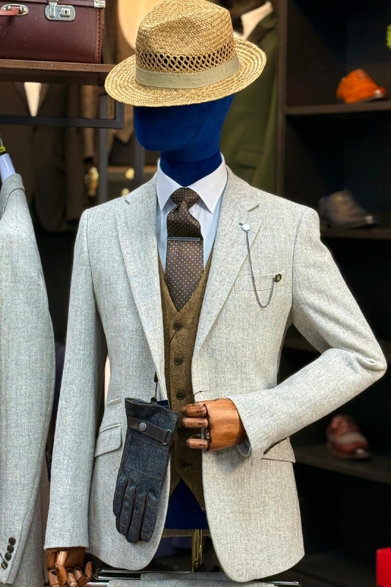 Thomas Pearl 2 Piece Suit With Thomas Brown Waistcoat